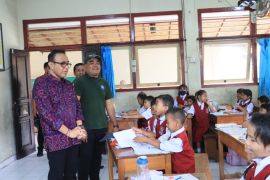 Pemkot Denpasar percepat perbaikan plafon SDN 6 Padangsambian