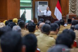 Pegawai Pemkot Surabaya tandatangani komitmen antipungli