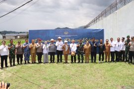 Lapas Perempuan Gorontalo tanam 500 bibit kelapa