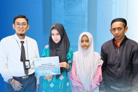 Bank Kalsel Salurkan Bantuan Pendidikan bagi  dua siswa kurang mampu
