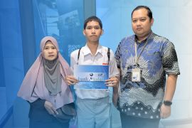 Bank Kalsel berikan bantuan kebutuhan praktik sekolah kepada siswa SMK 5 Banjarmasin