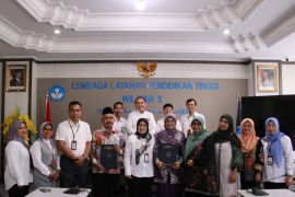 Dua dosen PTS di Sumbar terima SK Guru Besar dari LLDIKTI Wilayah X