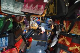 Pengembangan produk songket silungkang di Sawahlunto Page 2 Small