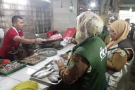 DKP Tangerang edukasi pembeli-pedagang cara mengenal pangan segar