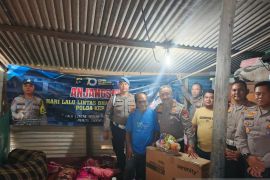 Polda Babel serahkan kursi roda kepada warga Pangkalpinang penderita stroke