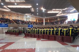 Sembilan pramugari ikuti wisuda di Universitas Terbuka