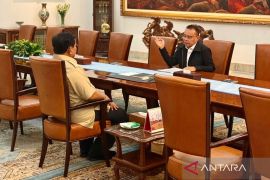 Teddy: Presiden Prabowo diskusi situasi terkini dengan Dasco di Istana