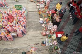 Umat Tri Dharma Tulungagung bagi ribuan paket sembako