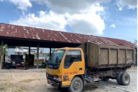 DLH Kota Mataram menyiapkan konsep remajakan armada pengangkut sampah