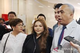 Usai menjadi tersangka, Lisa Mariana dipanggil Polisi pada Senin ini