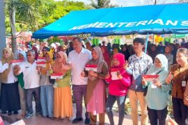 Pemkab-Buol salurkan bantuan KKS kepada 26.779 penerima manfaat