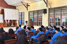 Polwan jalankan program edukasi ke pelajar Banyuasin