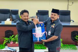 Bupati HST sampaikan proyeksi pendapatan Rp1,93 triliun pada Raperda APBD 2026