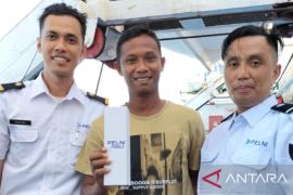 Pelni Ambon bagikan 250  suvenir kepada penumpang kapal