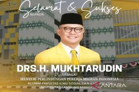 Two ULM alumni in Red and White Cabinet