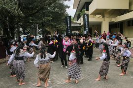 Arak-arakan wisuda unik di Yogyakarta Page 3 Small