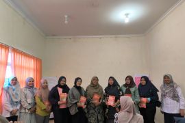 Pemberdayaan kader Posyandu Kampung Bugis melalui aplikasi ePoK