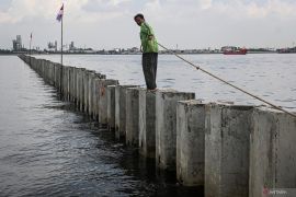 Soal tanggul beton di perairan Cilincing, ini penjelasan KKP
