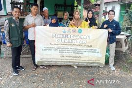 Tim dosen siapkan Desa Manurung Tanah Bumbu sebagai sentra kain tenun