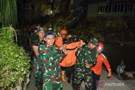 Banjir dahsyat di Bali tewaskan 14 orang, ratusan warga mengungsi