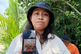 Anak korban harap keluarga yang hilang karena banjir cepat ditemukan