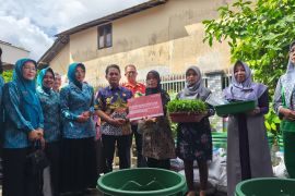 Sebanyak 30 Posyandu terima bantuan Budikdamber dari Pemkot Pontianak