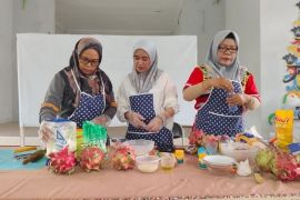 Universitas PGRI kembangkan olahan buah naga