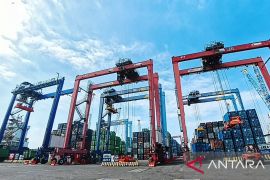 Arus peti kemas di Terminal Berlian Surabaya meningkat 5,46 persen