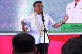 Pemkab Kukar dan perusahaan buka isolasi desa bangun jalan 12,9 km