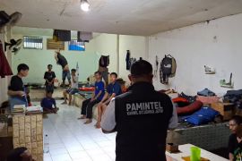 Lapas Madiun-Pamintel Ditjenpas Jatim geledah kamar huni warga binaan