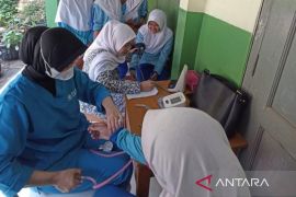 1.256 pelajar SMPN 1 Cibitung Bekasi lakukan Cek Kesehatan Gratis