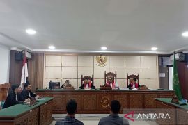 Dua terdakwa korupsi pembangunan dermaga Aceh Timur jalani sidang perdana
