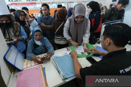 Antrean pemohon SKCK di Kendari Page 2 Small