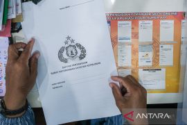 Antrean pemohon SKCK di Kendari Page 1 Small