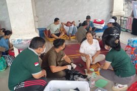 Dinkes Denpasar rutin cek kesehatan warga terdampak banjir