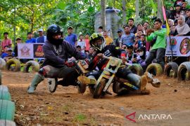 Serunya aksi balap gledekan di Hutan Edukasi Kalisuren Kendal