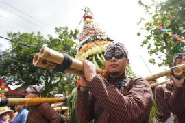 Ribuan peserta ikuti "Kirab Bedhol Projo" Sendangrejo Sleman