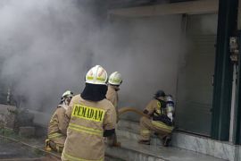 50 personel Gulkarmat padamkan kebakaran ruko di Jakut