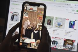 Transaksi e-commerce melalui perangkat mobile