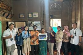 Ketua Mekaar unit Siborong-borong dapat reward wisata ke Hongkong