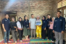 PT PNM berangkatkan umroh Ketua Mekaar Halongonan Timur Paluta