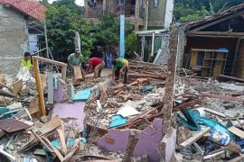 Pemkot Tangsel fasilitasi perbaikan rumah korban ledakan di Pamulang