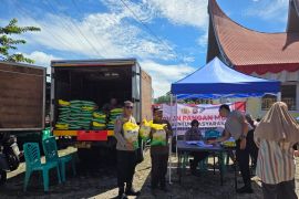Pasaman Barat salurkan 60 ton beras ke masyarakat