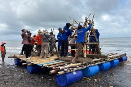 Pemkab Banyuwangi tenggelamkan "fish bank" konservasi ekosistem laut