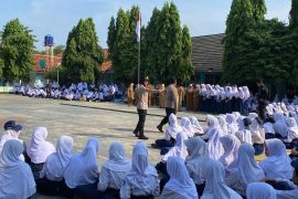 Polwan Polda Banten kampanyekan keberanian pelajar bicara positif