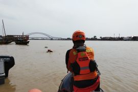 SAR gabungan cari seorang pria yang tenggelam  di Sungai Musi