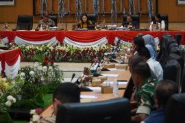 DPRD - Pemkot Ambon Uji Publik Ranperda Kota Pintar