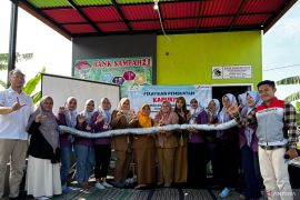 Bisnis olah kapuk emak-emak Bank Sampah 21 Bekasi