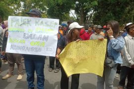 Warga minta perbaikan jalan selingkar Waduk Wonorejo Tulungagung