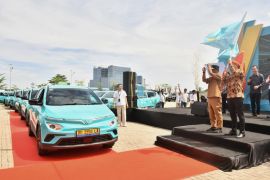 Gubernur Sulsel resmikan pengoperasian taksi dengan mobil listrik di CPI Makassar